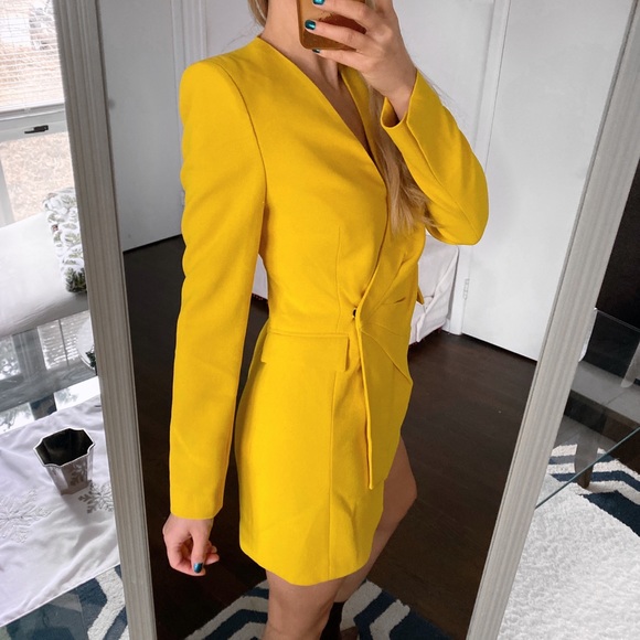 🥂 ZARA YELLOW SQUARE SHOULDER LONG SLEEVE ASYMMETRICAL MINI DRESS! - Picture 3 of 13